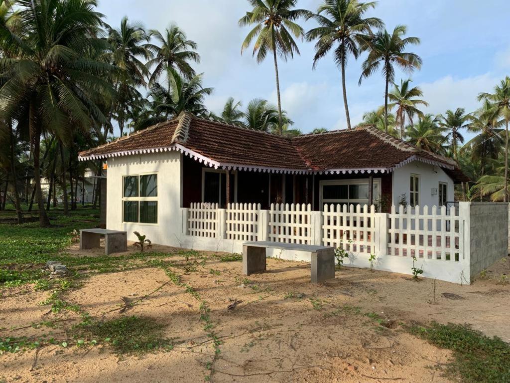 Delta Hospitality - Sea Facing Rooms With A Private Beach Kalyānpur Esterno foto
